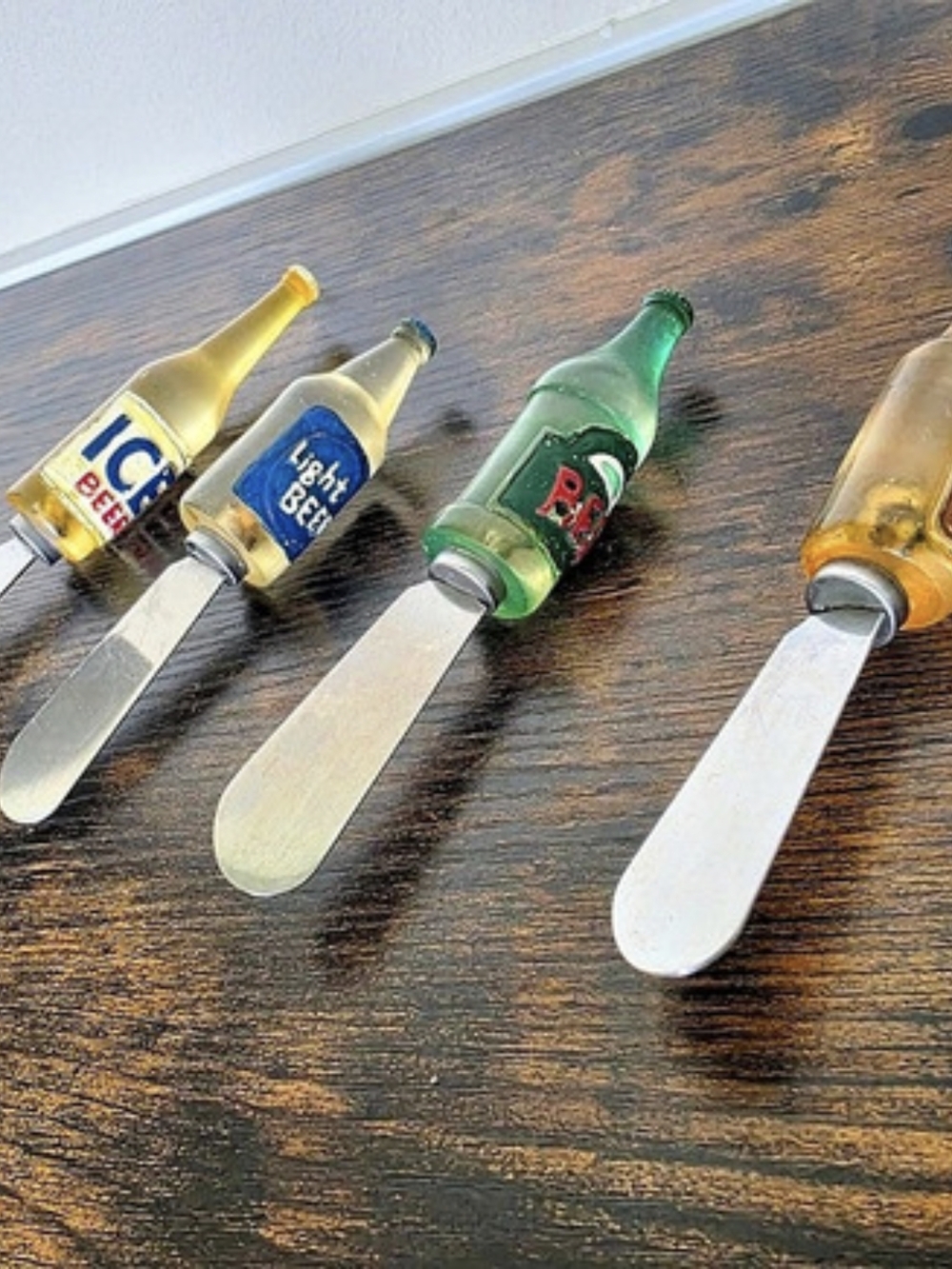 Set of 4 Bottle-Shaped Beer Themed Cheese & Paté Spreaders